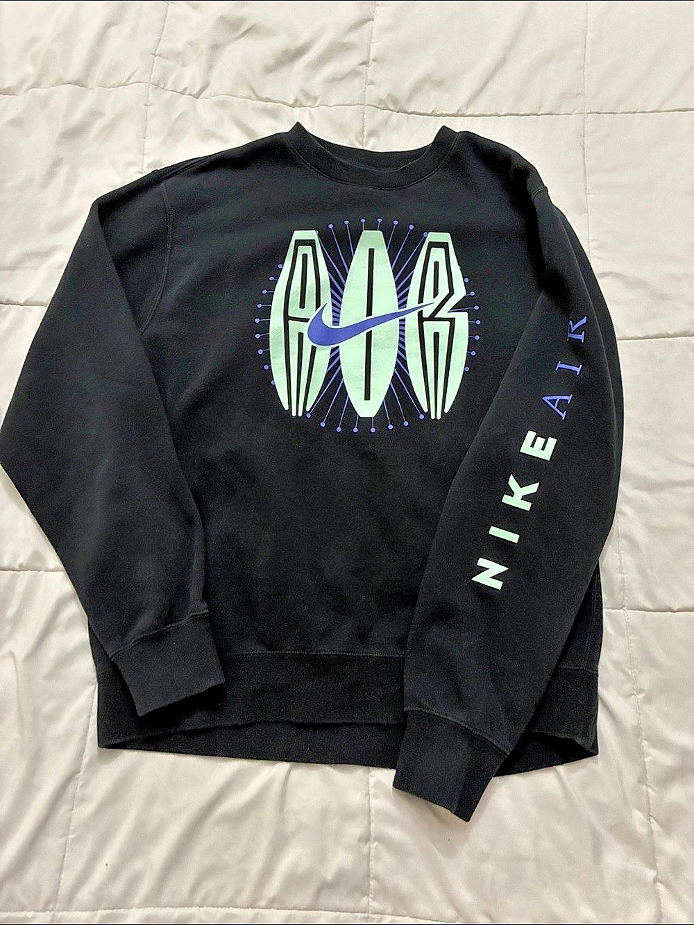 Nike Graphic Sweatshirt in Black Like New